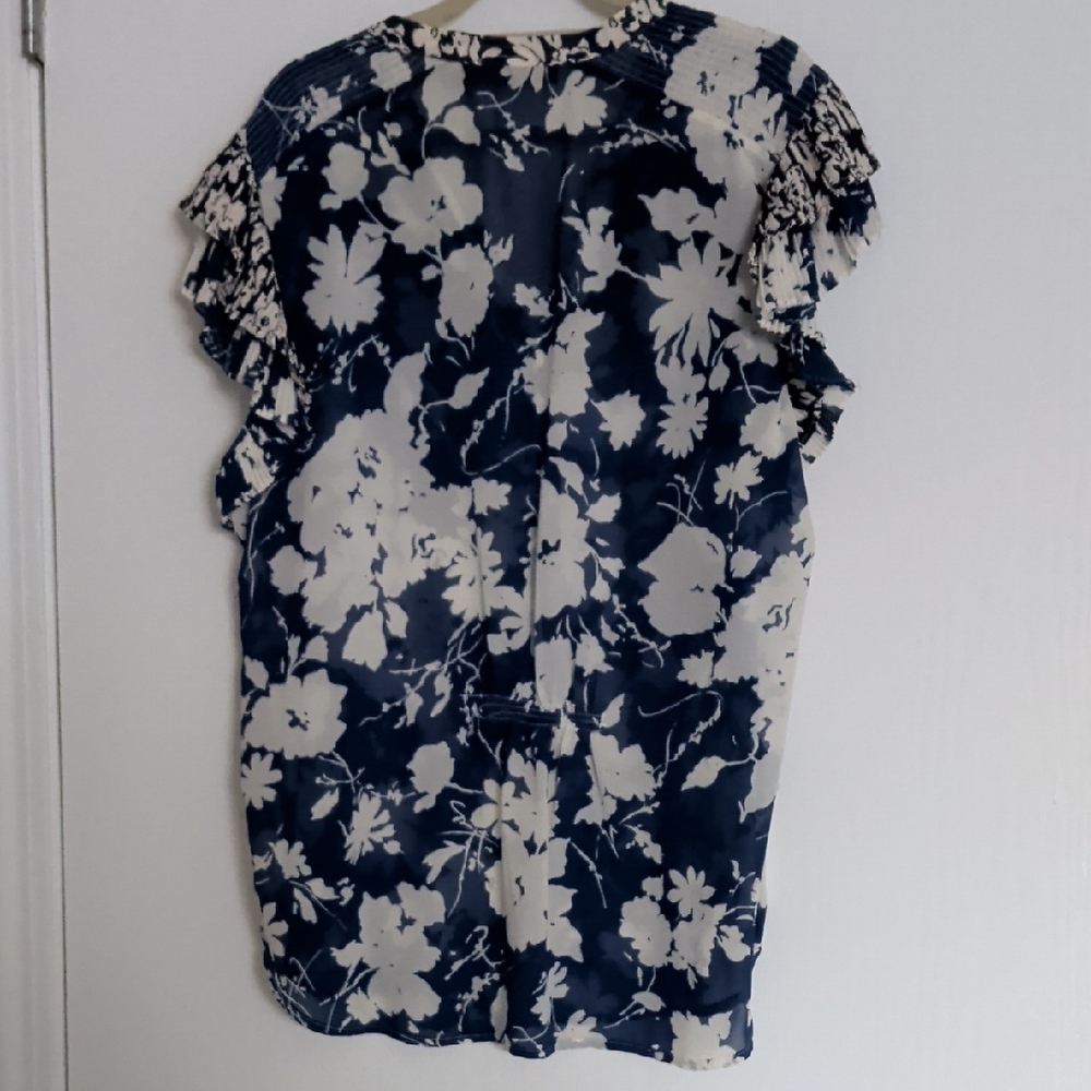 Ralph Lauren Navy and White Floral Split-Neck Flutter Sleeve Blouse - Picture 5 of 8